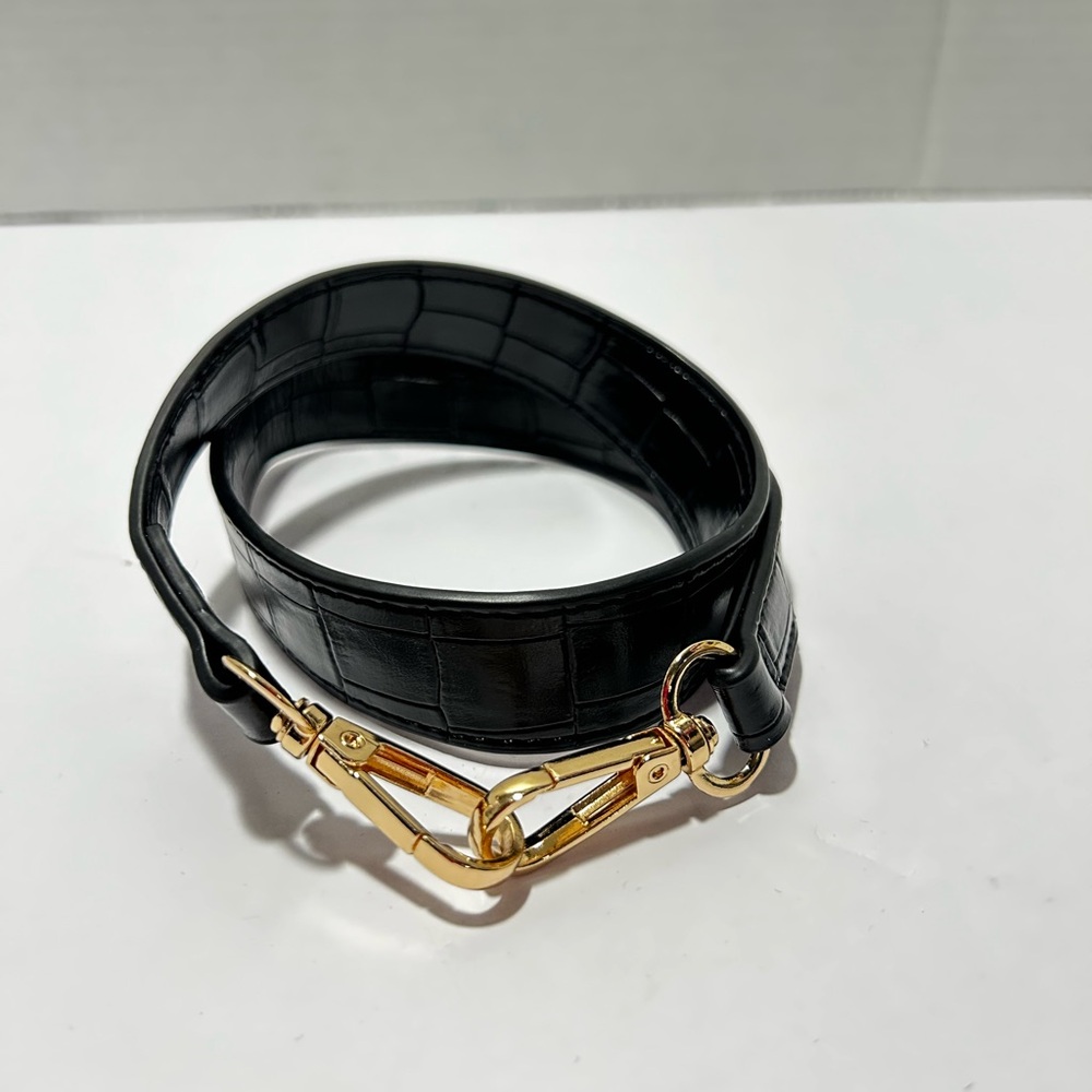 Elegant Black Leather Strap with Gold Hardware